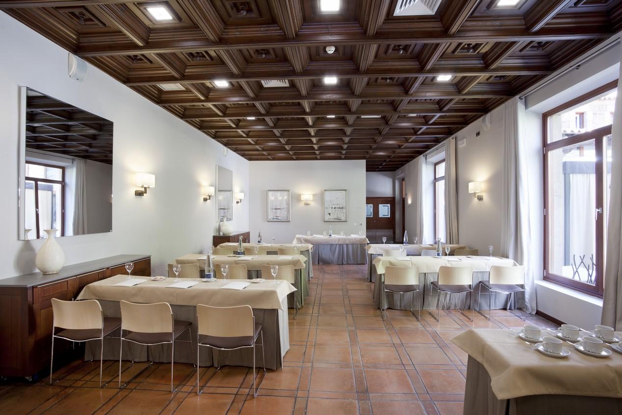 Parador de Caces Exterior foto
