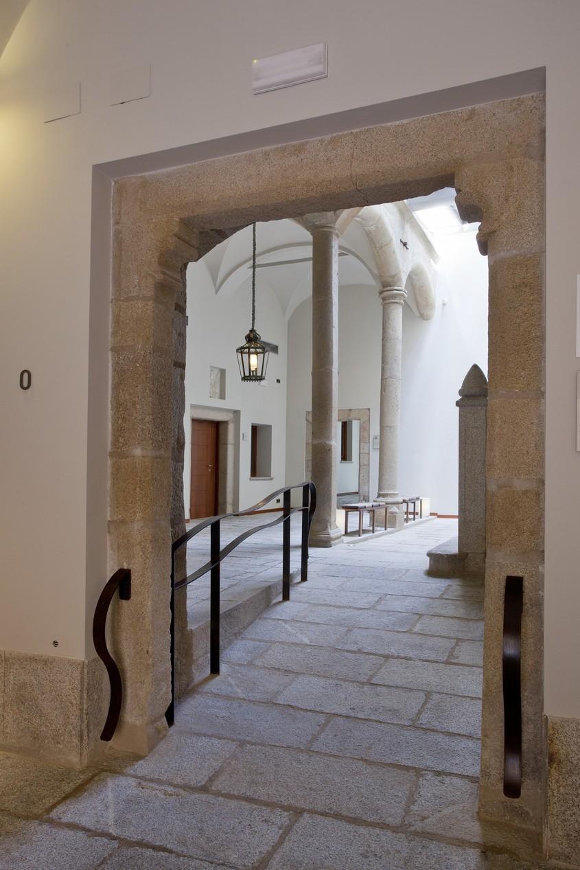 Parador de Caces Exterior foto