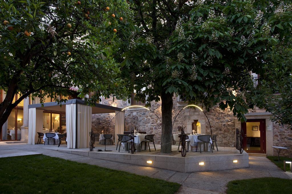 Parador de Caces Exterior foto