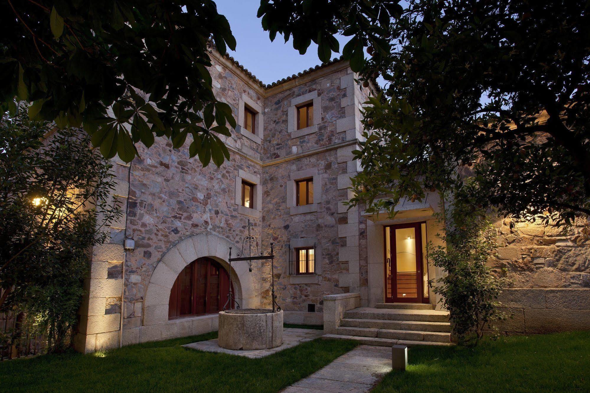 Parador de Caces Exterior foto
